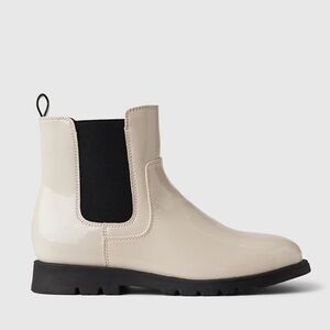 🆕 GAP stylish patent Cream and Black Boots Size 2 kids